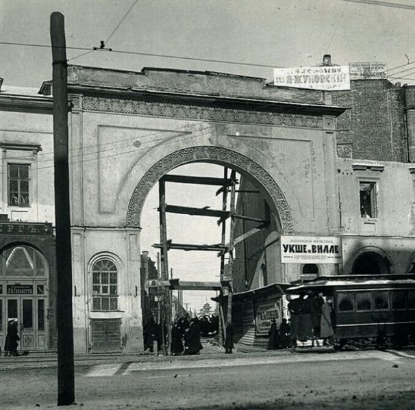 File:Goryainov gate.jpg
